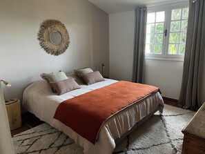 5 bedrooms, travel crib, free WiFi, bed sheets - Magnificent view of the sea and hills from this charming, tastefully decorated house! (La Croix-Valmer)