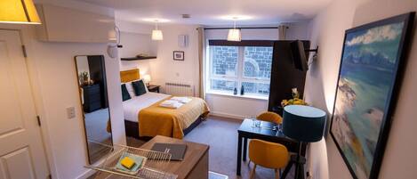 1 sovrum, skrivbord, strykjärn/strykbräda och wi-fi