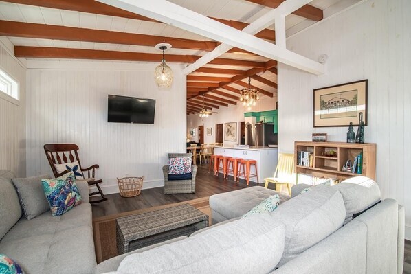 TV - 5BR Scenic View 3 Minutes to the Beach (Pawleys Island)