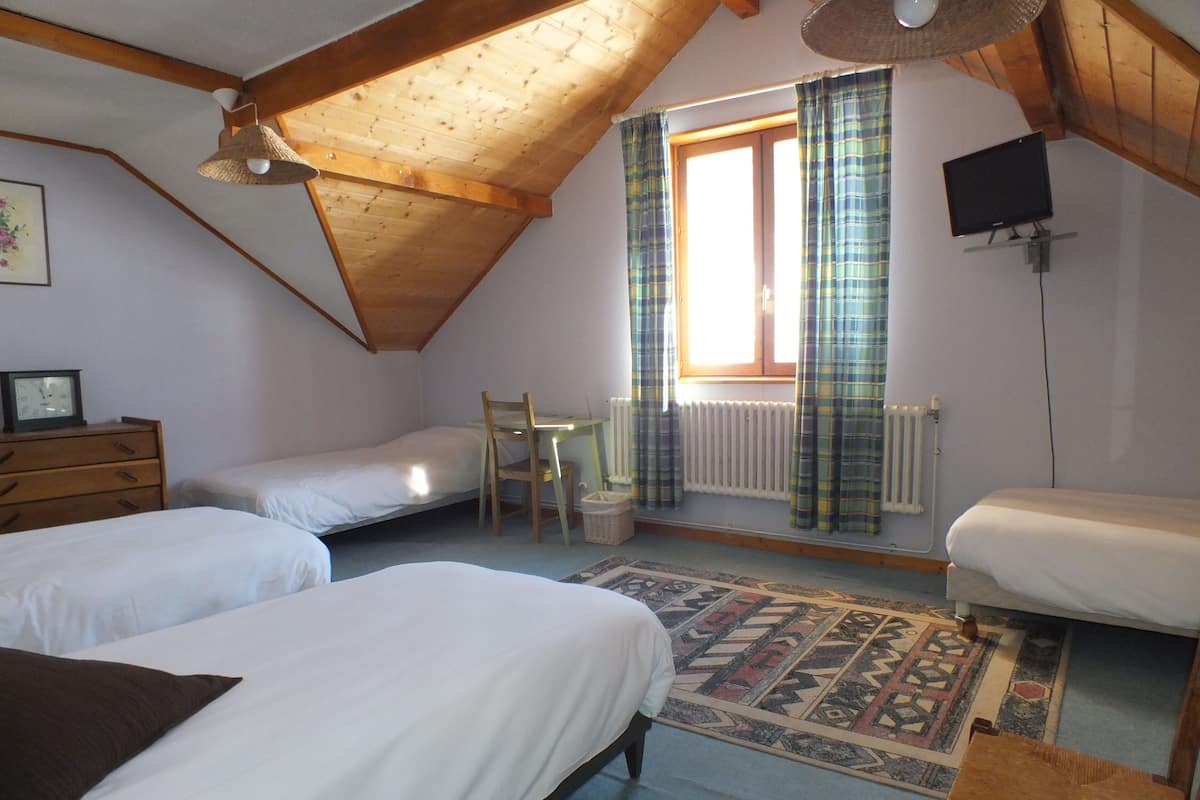 1 bedroom, desk, free WiFi