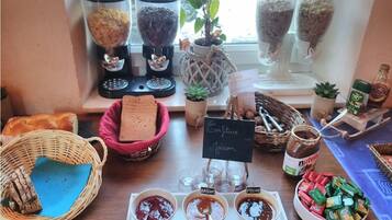 Petit déjeuner buffet (11 EUR par personne)
