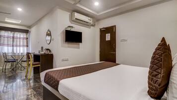 Business Suite, 1 Bedroom | Living area