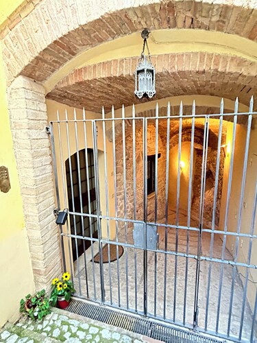 79s Apt in the Historic center Trevi ( Perugia) 50 mt to Bars & Restaurants WiFi