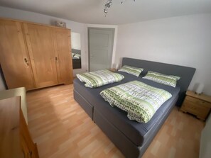 1 chambre, lit parapluie, Wi-Fi gratuit, draps fournis