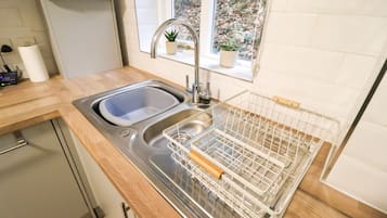 Family Apartment | Private kitchen | Full-sized fridge, microwave, oven, stovetop