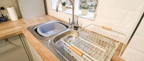 Family Apartment | Private kitchen | Full-sized fridge, microwave, oven, stovetop