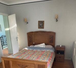 4 Schlafzimmer, Schreibtisch, Bügeleisen/Bügelbrett, kostenloses WLAN