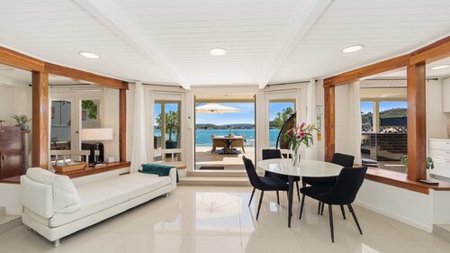 Waterfront Studio by HolidayCo.