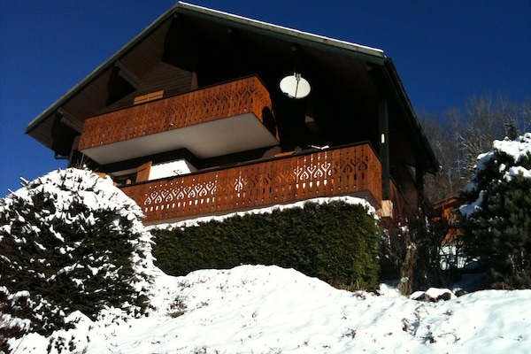 Vue extérieure du chalet. 
Le 3P se trouve à l'étage