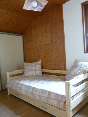 3 bedrooms, iron/ironing board, travel crib, free WiFi - Châtel - Roitet : 3P apartment, quiet, breathtaking view in Chalet Lou P'nots (Châtel)