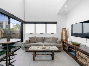 Smart TV - Beautiful 1 Bedroom Casuarina Property! (Tweed)