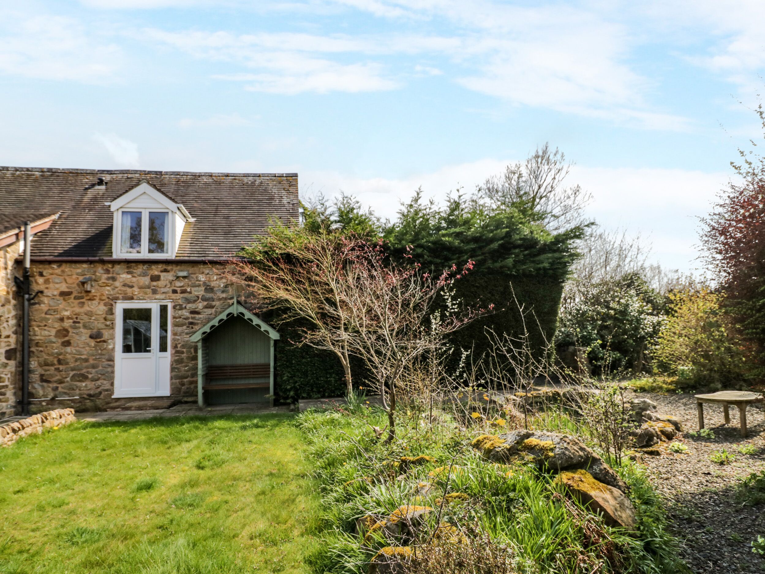 STONEHAVEN, romantic, character holiday cottage in Cleobury Mortimer