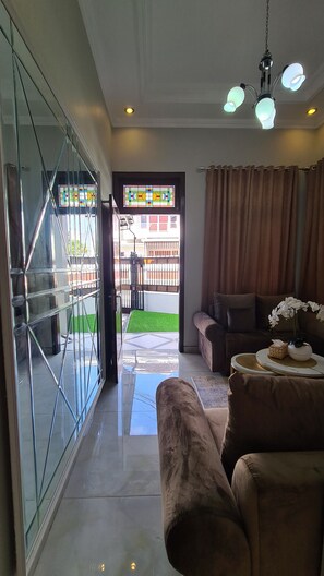 Front of property - Oemah Wisata RinginSari (Depok)