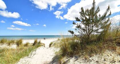 Sea view for 4 people, 2 en-suite bathrooms, balcony, directly on the beach