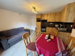 Smart TV, books - Apartment in Chatel/Roitet with view of Chatel and Abondance Valley (Châtel)