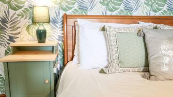 Cottage | 5 bedrooms, WiFi (free), individually decorated, individually furnished