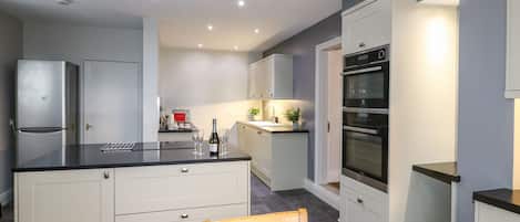 Ferienhaus | Eigene Küche | Kühlschrank, Geschirrspüler, Wasserkocher, Toaster