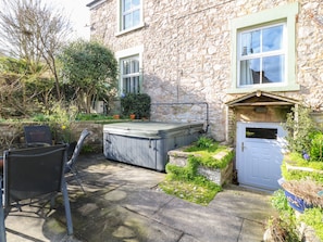 Cottage | Bathtub spa outdoor