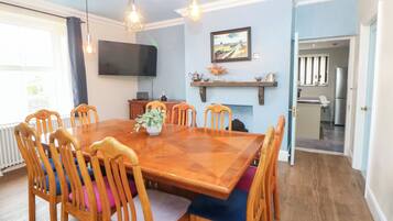 Cottage | Dining