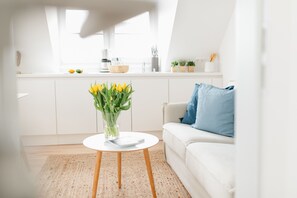 Fernseher, Bücher, Stereoanlage