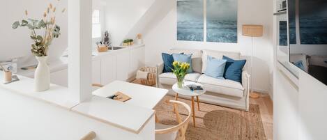 Fernseher, Bücher, Stereoanlage