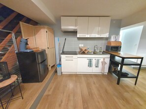 Refrigerador, microondas, horno y parrilla de estufa 