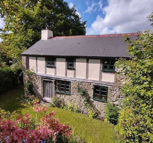 Luxurious Cottage with Lovely Views in Rural Location