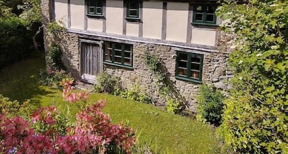 Luxurious Cottage with Lovely Views in Rural Location