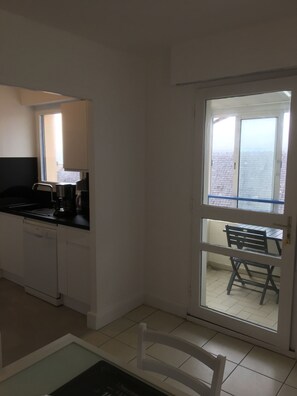 Interior - Large studio in marina residence. Furnished tourism *** (TREBOUL, DOUARNENEZ)