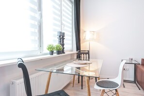 Dining - Central, modern designer appartment in downtown Stuttgart (Stuttgart)