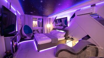 ๋ญ์
๋ฆฌ ์ํํธ | 1 ๊ฐ์ ์นจ์ค, ์ดํ๋ฆฌ์ ํ๋ ๋ผ ์ํธ, ๊ณ ๊ธ ์นจ๊ตฌ, ๋ฉ๋ชจ๋ฆฌํผ ์นจ๋