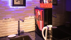 奢華公寓 | 起居區 | 75-吋智慧型電視、數位頻道、電視、電視遊樂器