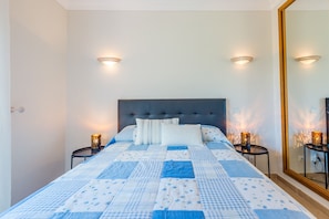 2 bedrooms, iron/ironing board, free WiFi, bed sheets - Fairviews Village - Boavista Resort in Lagos (Lagos)