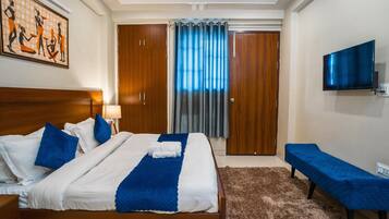 Deluxe Apartment | 1 bedroom, Egyptian cotton sheets, premium bedding, in-room safe