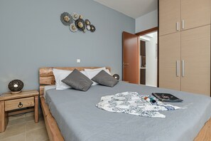 2 dormitoris, planxa i posts de planxar, un bressol de viatge i wifi 