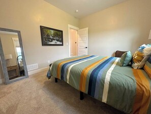 4 bedrooms, desk, travel crib, free WiFi - Luxurious Family Home in Driggs - Hot Tub (Driggs)