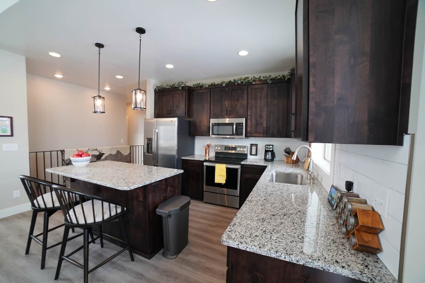 Køleskab, mikrobølgeovn, ovn, kogeplade