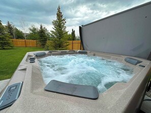 Outdoor spa tub - Luxurious Family Home in Driggs - Hot Tub (Driggs)