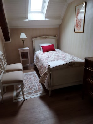 3 habitaciones, tabla de planchar con plancha y wifi gratis