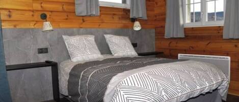 3 Schlafzimmer, Reisekinderbett, kostenloses WLAN, Bettwäsche