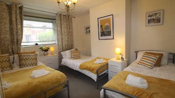 Business House | 4 bedrooms, iron/ironing board, free WiFi, bed sheets