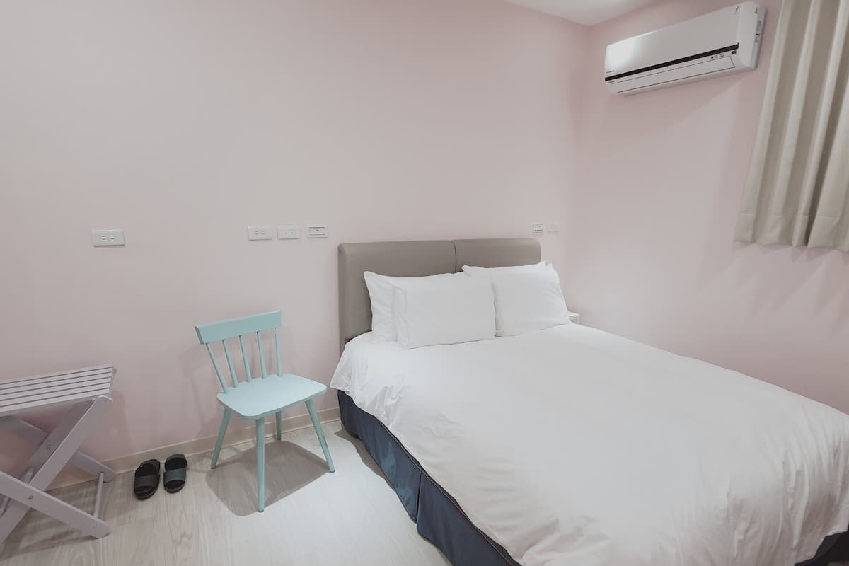 Standard Double Room, 1 Double Bed, Non Smoking, Bathtub | Free WiFi, bed sheets