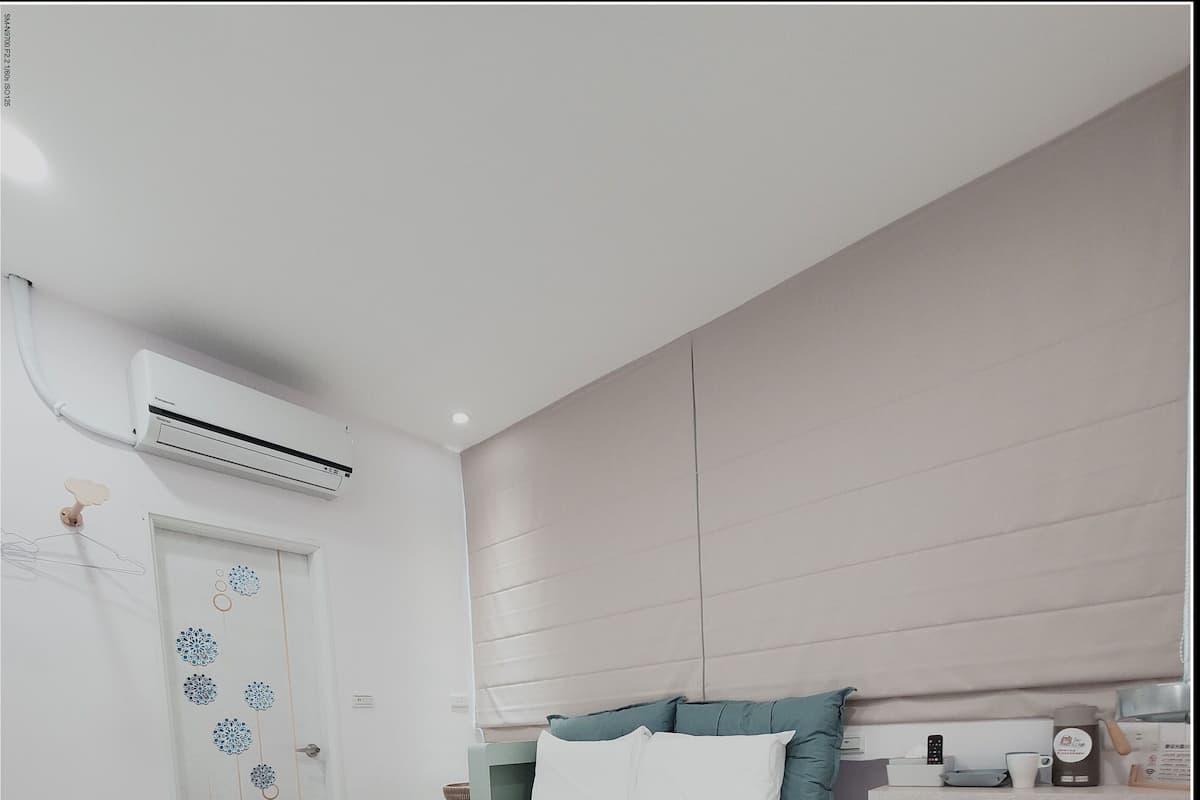 Economy Double Room, 1 Double Bed, Non Smoking, Bathtub | Free WiFi, bed sheets