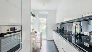Apartment, 2 Bedrooms, Pool Access | Private kitchen | Fridge, microwave, oven, dishwasher