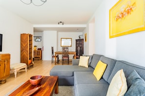 Apartment, 2 Bedrooms, Pool Access | Living area | 16-inch Smart TV with cable channels - Santo Amaro Beach Apartment (Oeiras)
