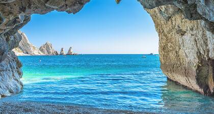 Villino del Sorriso-Three-room apartment near the sea and services, garden, parking space