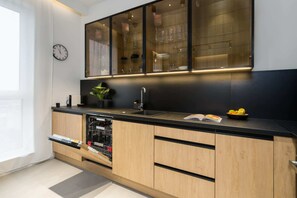 Réfrigérateur, four, plaque de cuisson, lave-vaisselle