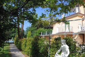 Exterior - Holiday apartment with air conditioning and outdoor pool (Marina di Massa)