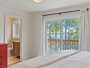 6 bedrooms, iron/ironing board, free WiFi, bed sheets