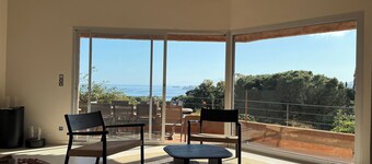 Marine de Davia, renovated villa with sea view. Beach access on foot. Swimming pool, terraces.